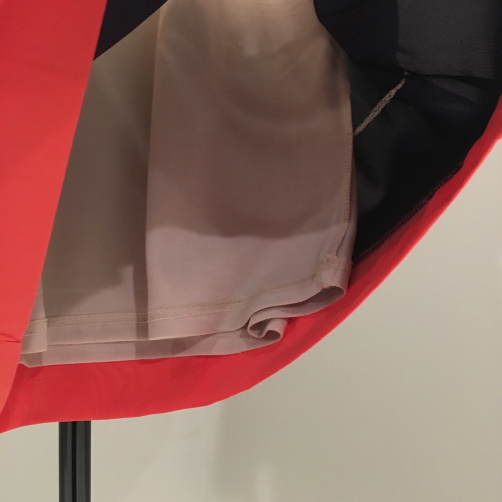 Flowy Color-block Dress - Picture 6 of 8